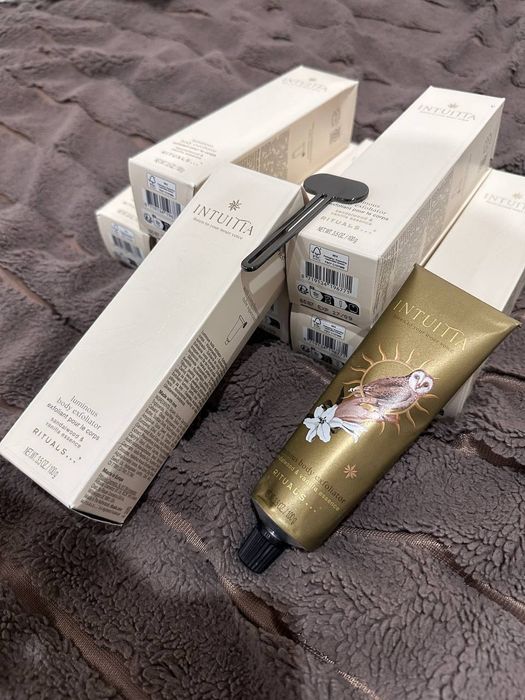 Rituals Intuitia Luminous Body Exfoliator
Освітлювальний цукровий скра