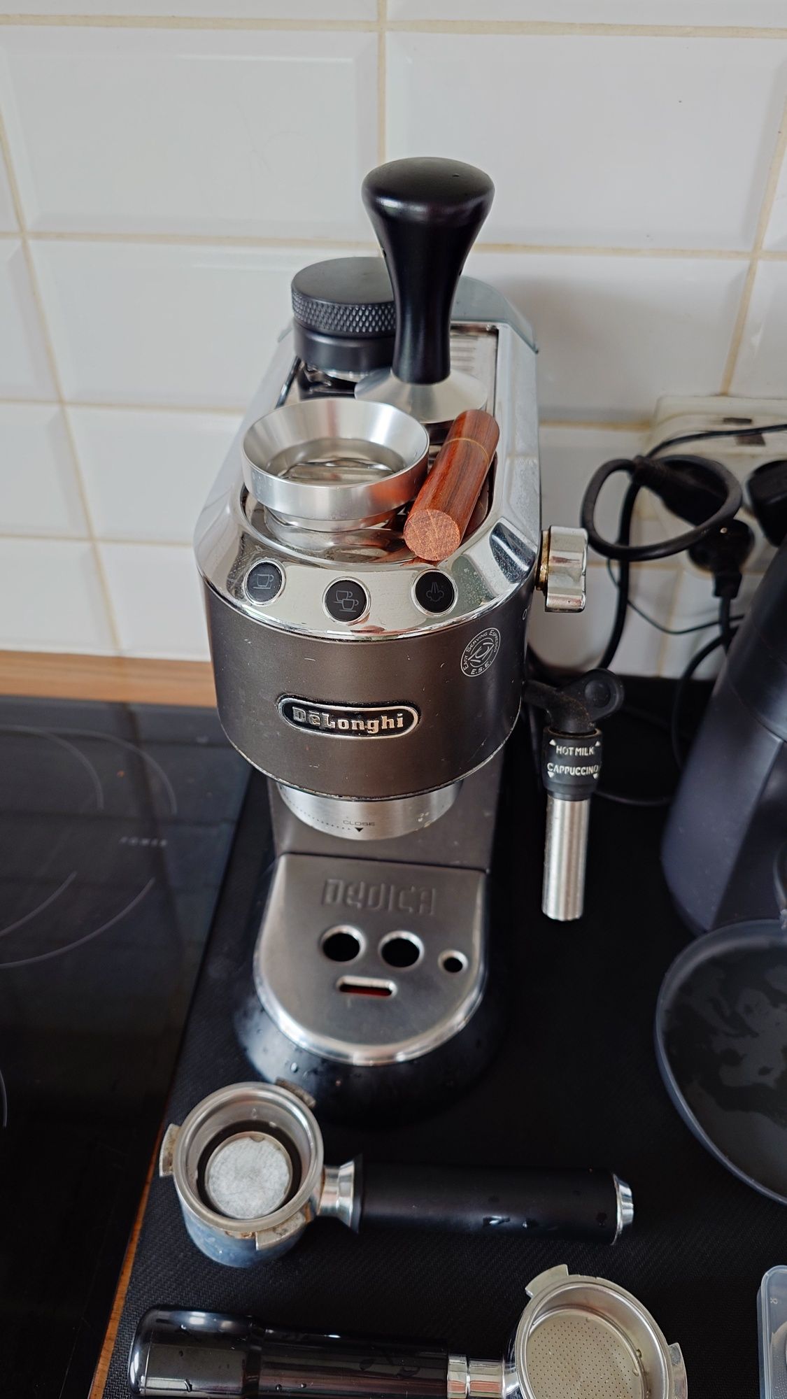 Ekspres ciśnieniowy Delonghi EC685, młynek Graef CM702,dużo dodatków!