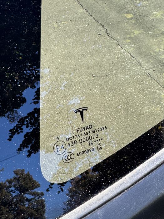 Форточка глухое стекло задняя левая Tesla Model Y 20-25