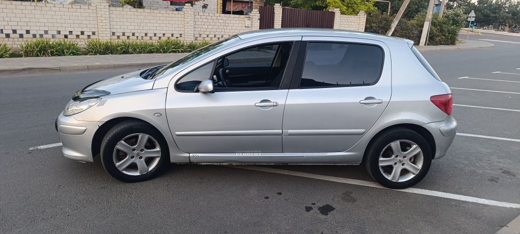 Пежо 307 2005 год 2.0 АВТОМАТ