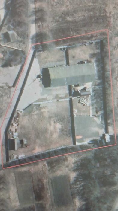 Продам приватизированный земельный участок с постройками в Равнополье