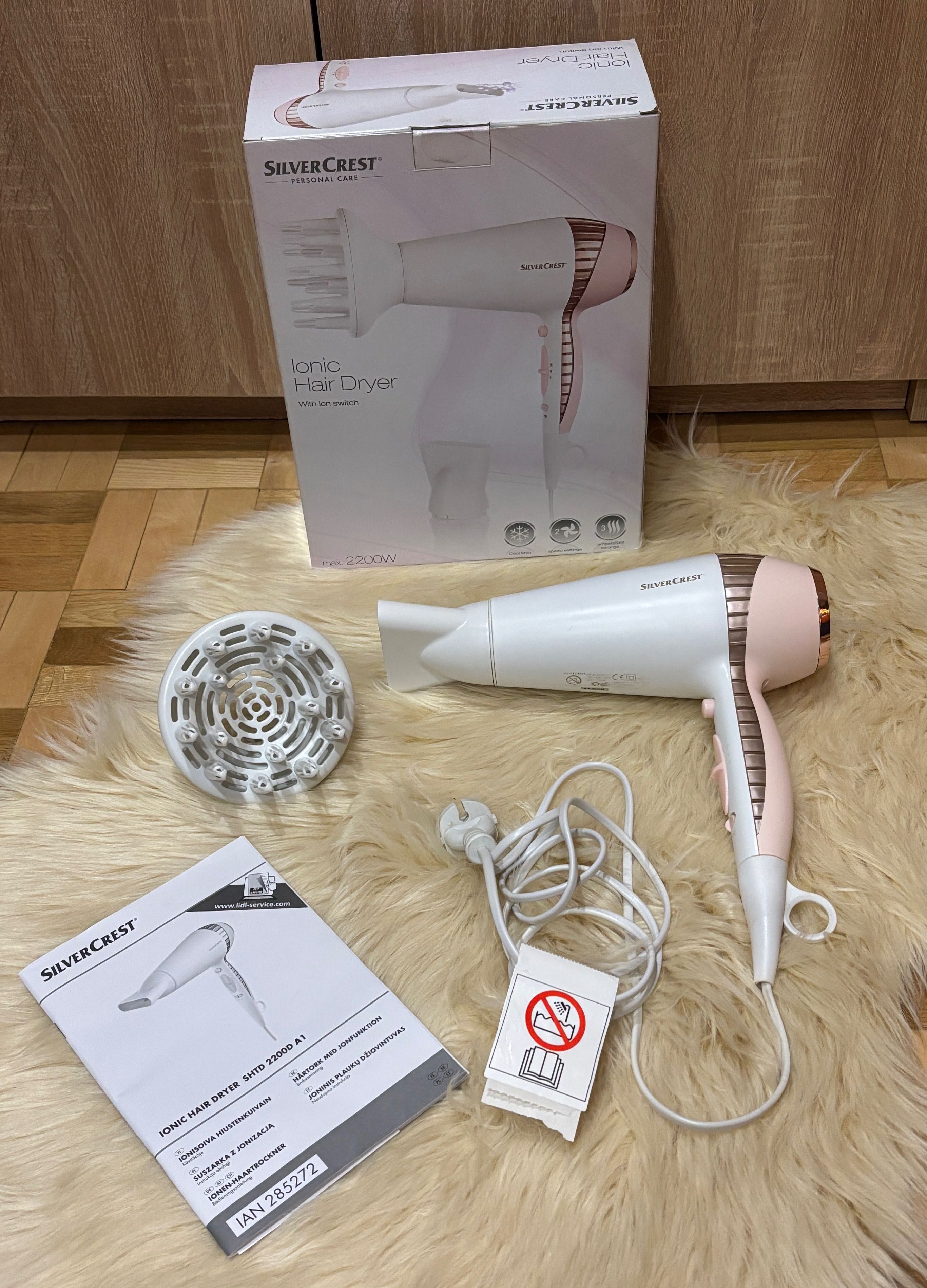 Suszarka  do  włosów  z  jonizacją 2200W