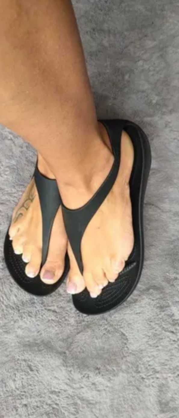 Sandały japonki crocs serena flip w10 czarne
