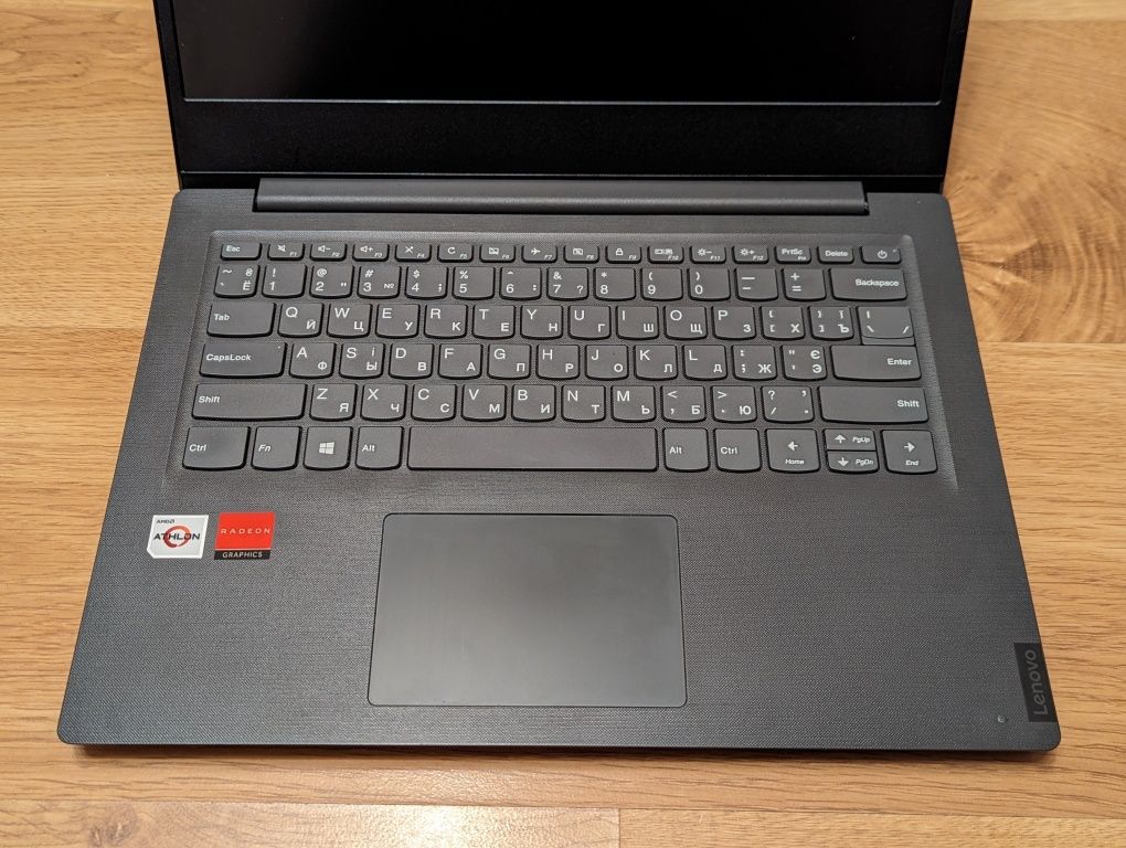 Компактний ноутбук для роботи та навчання Lenovo