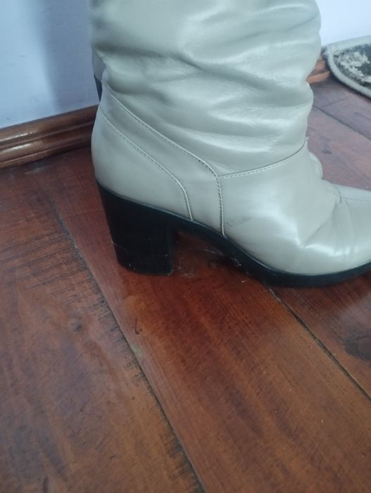 Жіноче взуття. Шкіряне.