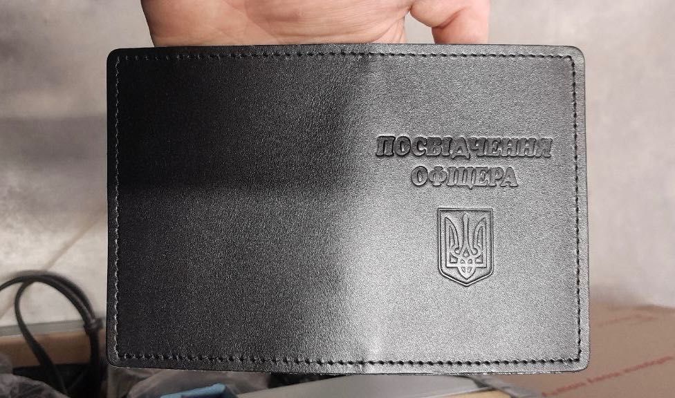 Шкіряна захисна обкладинка на посвідчення офіцера