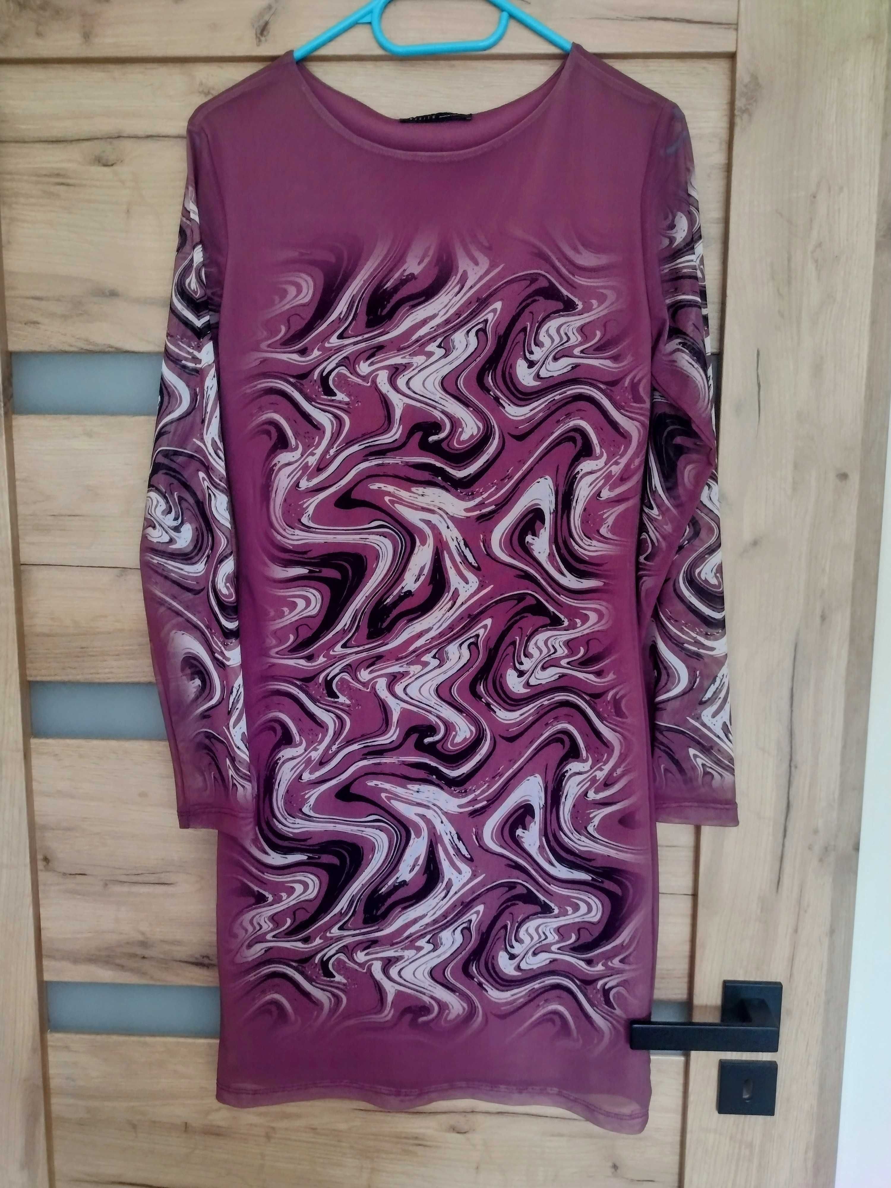 Sukienka S dopasowana
