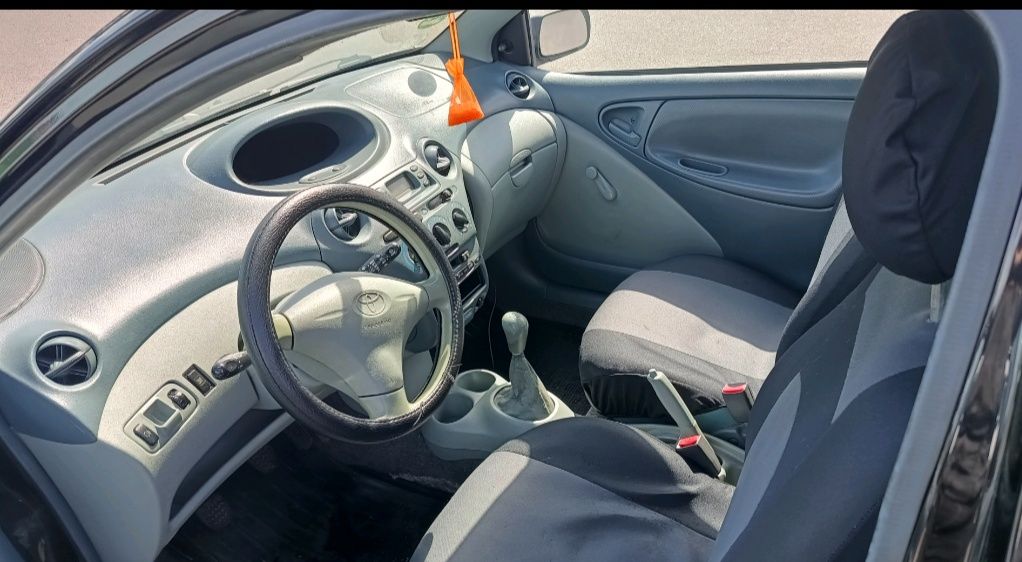 Toyota Yaris 1.0 świeże OC