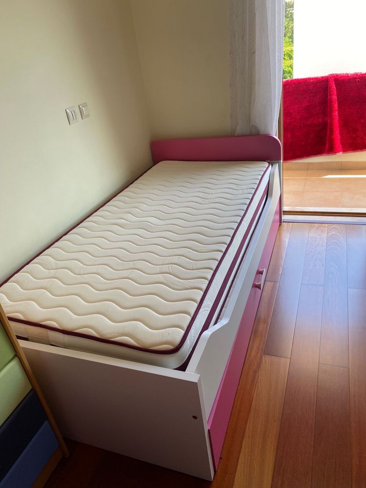 Cama dupla de solteiro