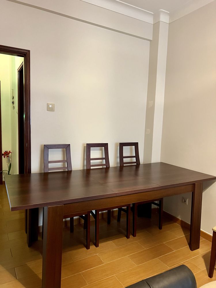 Mesa de jantar extensível