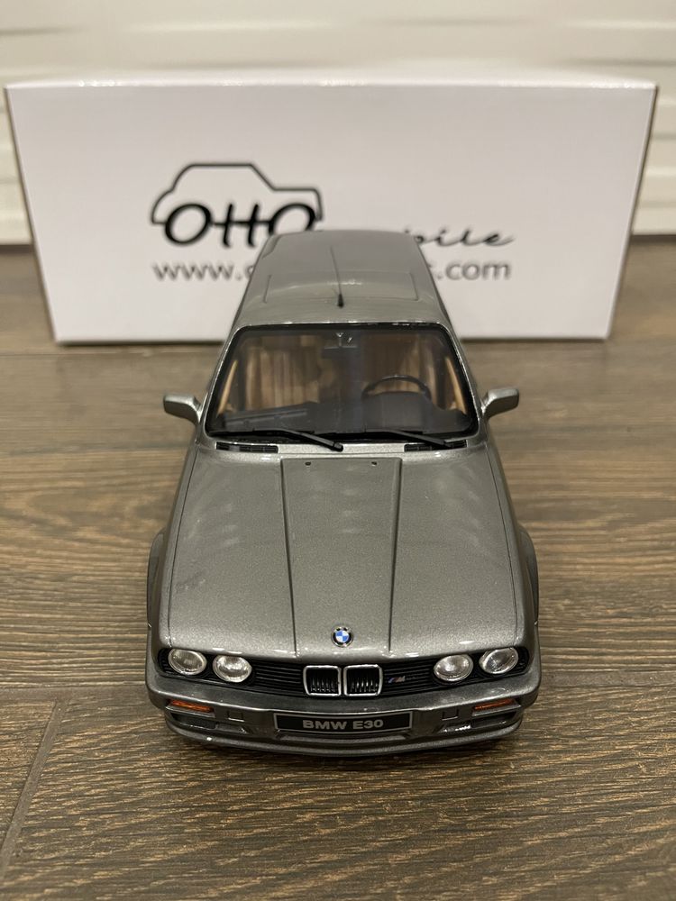 Модель 1:18 OttOmobile BMW E30 325i Touring