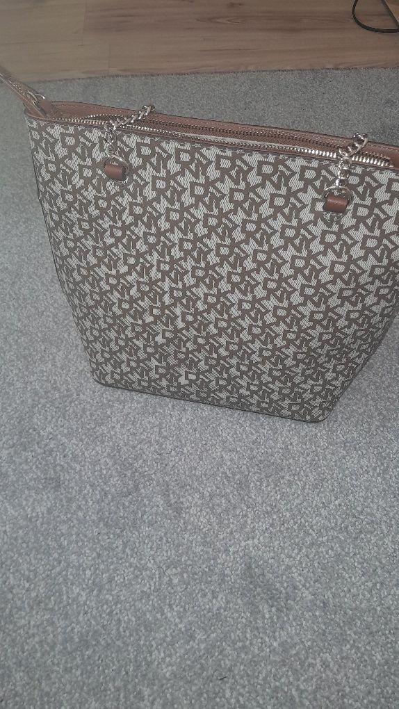 Ładna torebka  dkny
