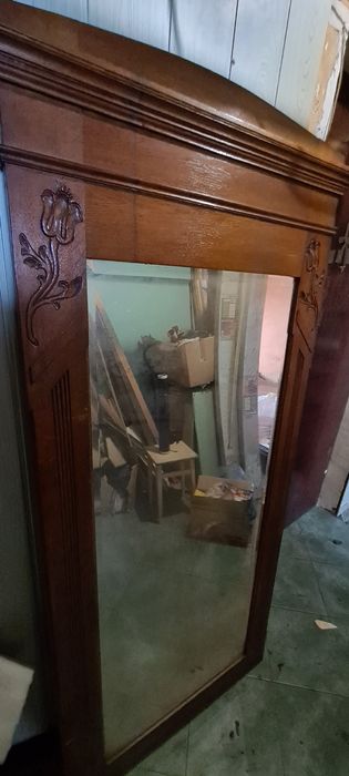 Piękne stare lustro do powieszenia