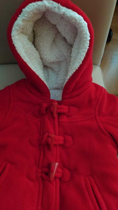 śliczna czerwona cieplutka kurtka, 3-6 miesięcy, do 8 kg