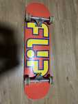 1 skate + tabua mais com trucks