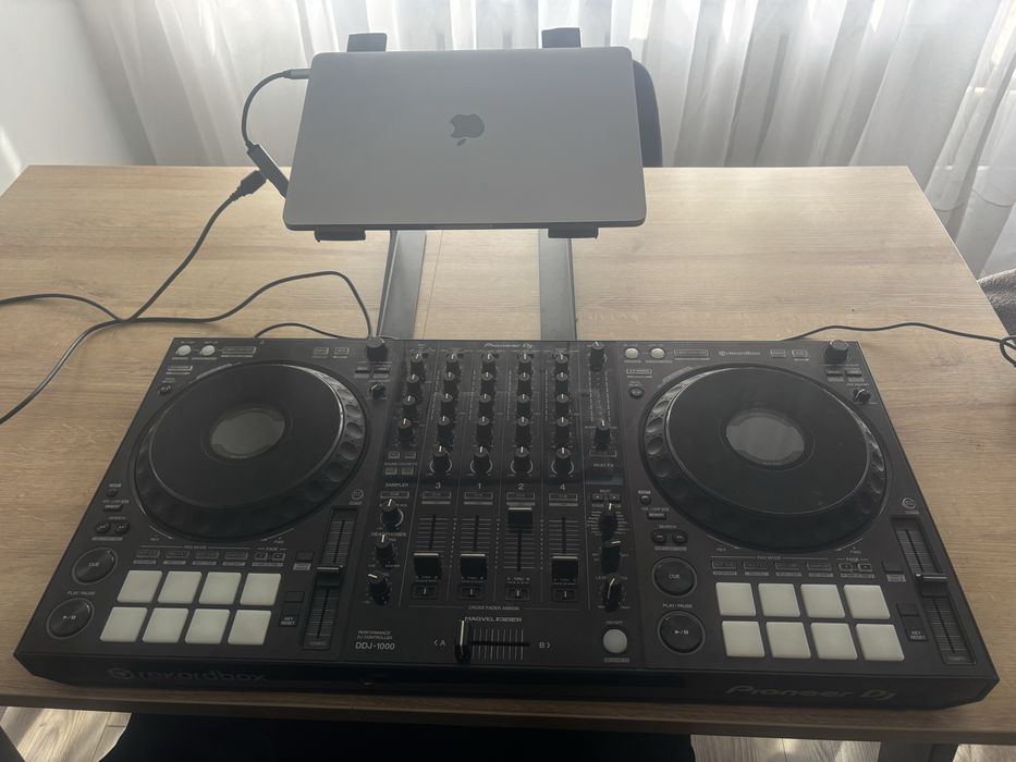 Pioneer Ddj 1000 sennheiser hd25 macbook soundbar stol zestaw DJ