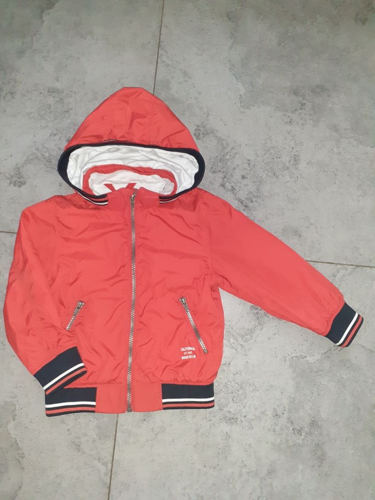 Kurtka na wiosnę H&M 104 czerwona