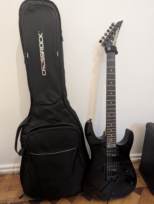 Vendo Guitarra Elétrica Jackson e Amplificador Line6 Spider