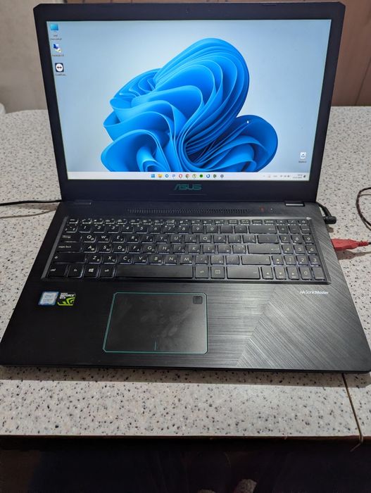 Ігровий ноутбук Asus X570U/ i7-8550U/ 16GB/ SSD256GB+1TB/ GTX1050 4GB