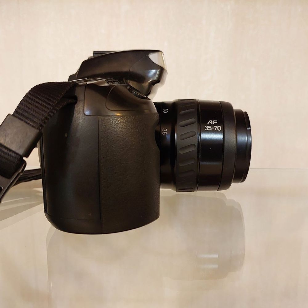 Minolta DYNAX 300 si zoom 35-70, плівковий дзеркальний фотоапарат