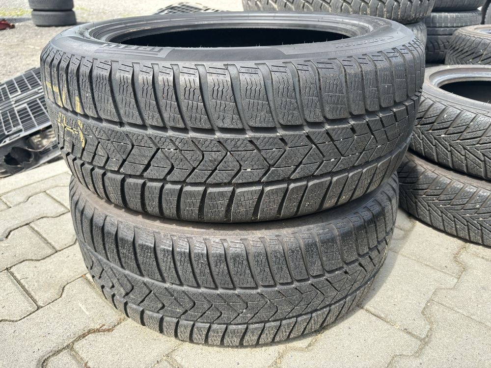 Para opon zimowych 215/55 R17 Pirelli