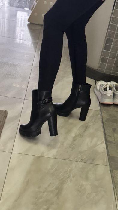 Ботильони 39 р. натуральна шкіра