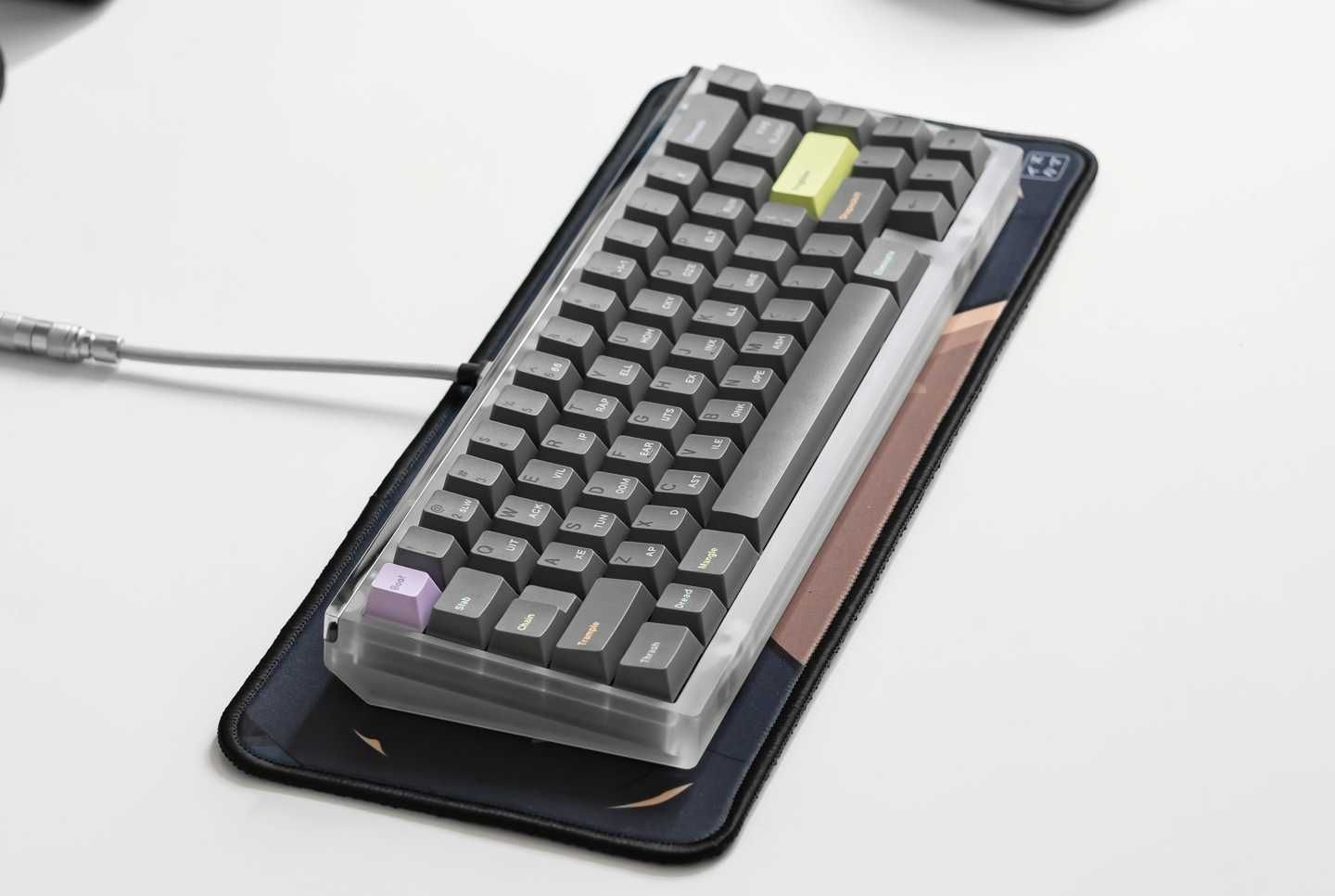 Кастомна преміальна механічна клавіатура Mode Envoy Polycarbonate GMK