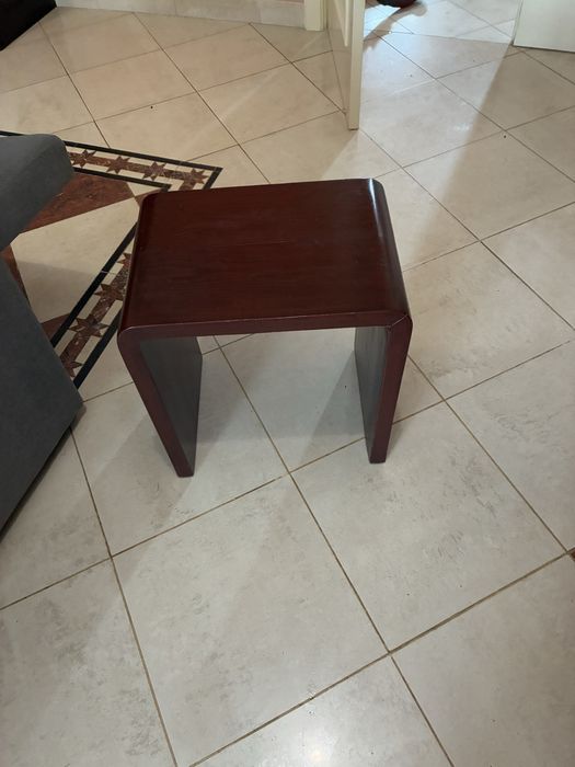 Vendo mesinha de madeira