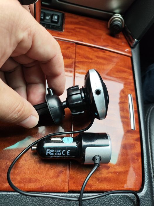 FM модулятор майже в новому стані. Із зарядкою до телефону .