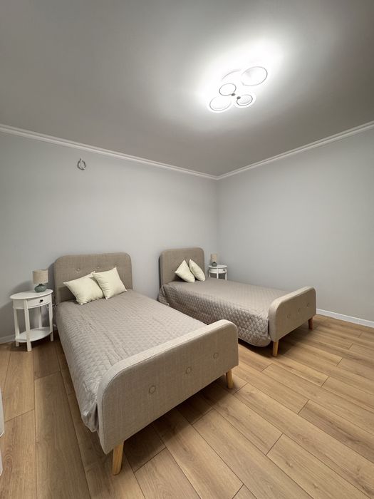 Продається просторий, новий будинок. Поруч р-ку Краснодонців