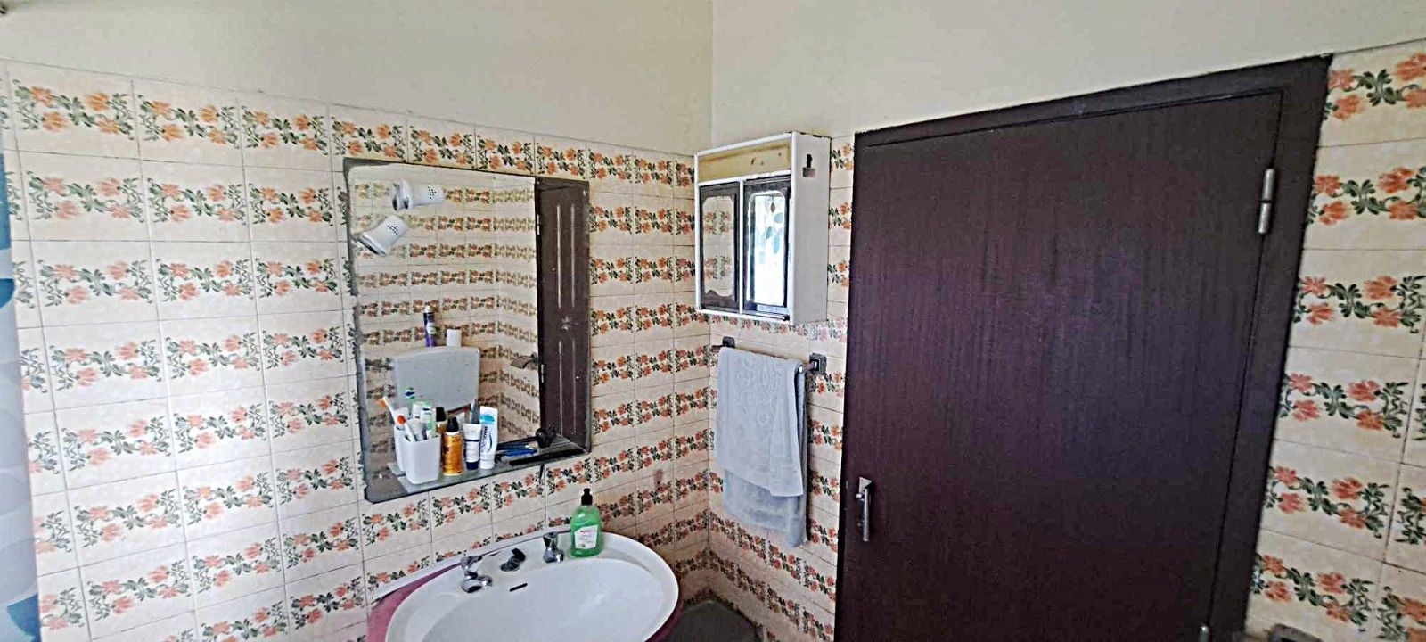 Vivenda V4 com 2.860 m² de Terreno Urbano no Centro de Tunes