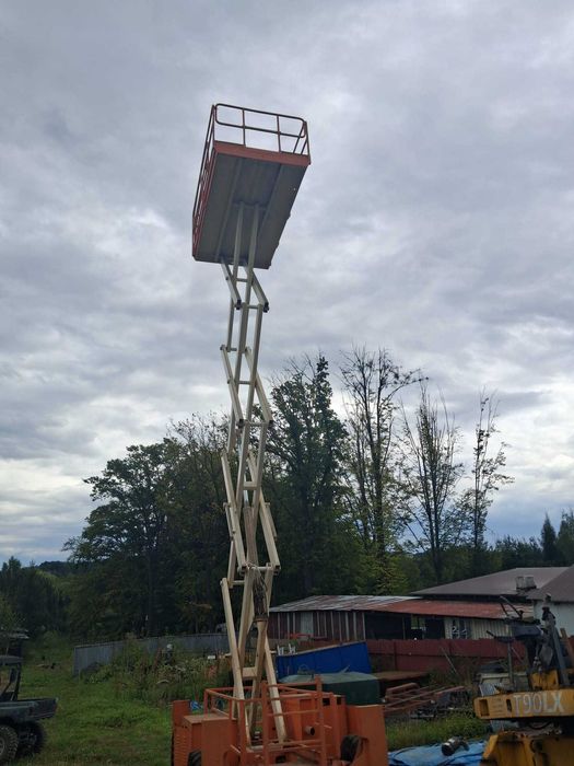 Podnośnik nożycowy 4X4, koszowy spalinowy JLG 33-RTS