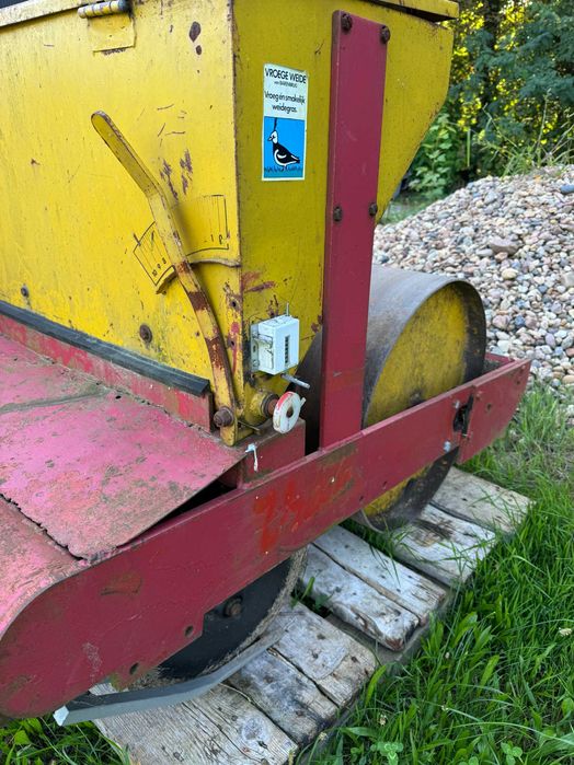 Siewnik do trawy VREDO