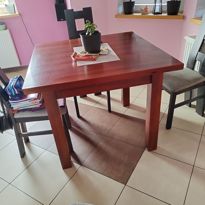 Stół do jadalni kwadratowy