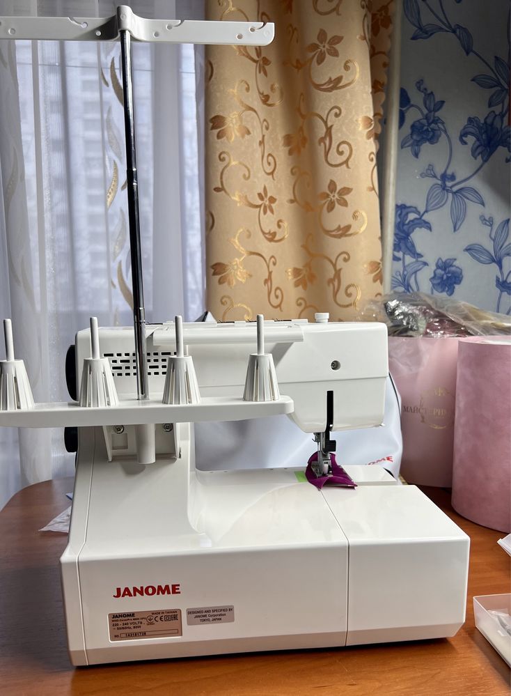 Розпошивальна машина Janome Cover Pro 8800