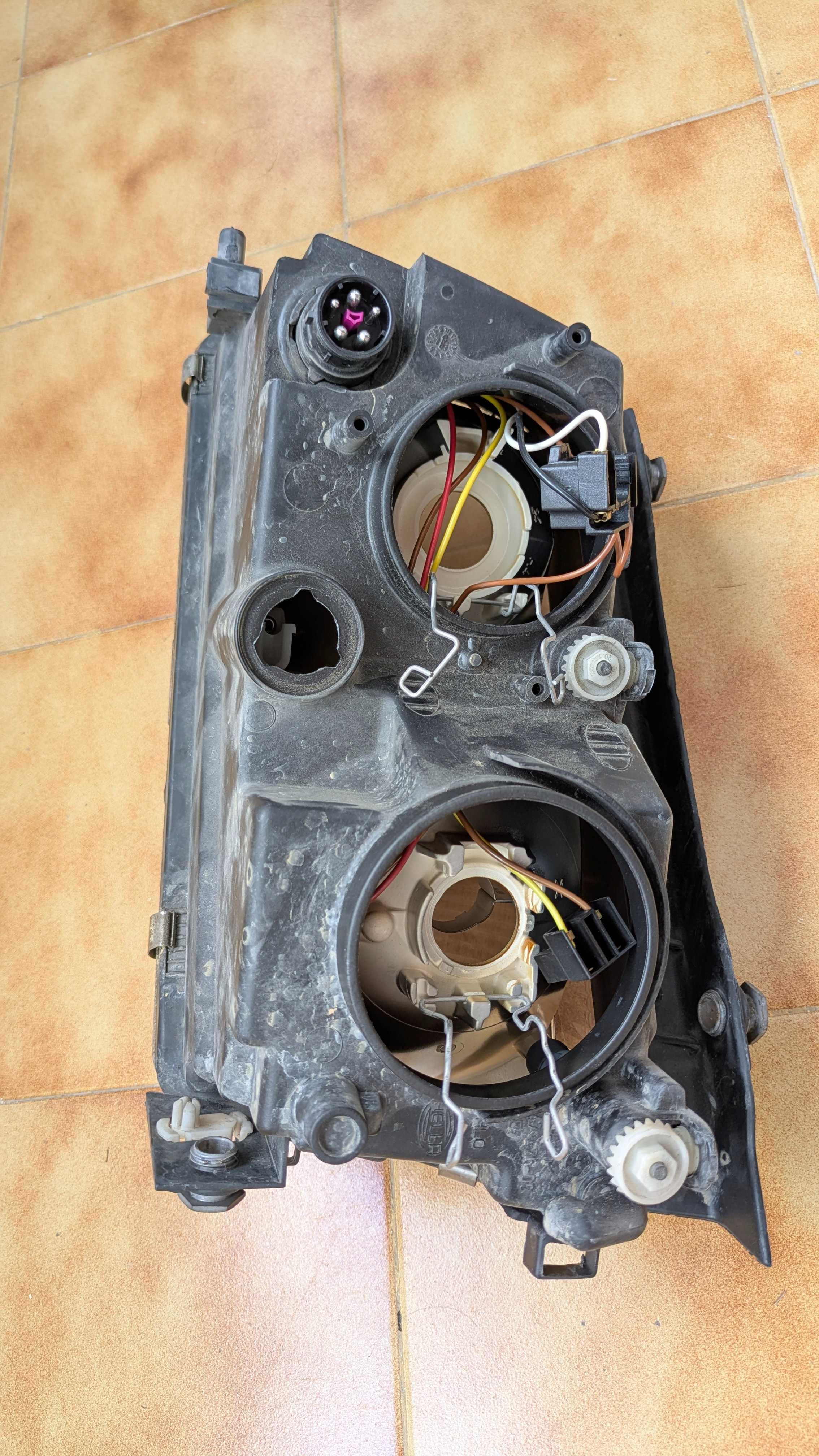 Farol Direito Passat 5B (3B5)