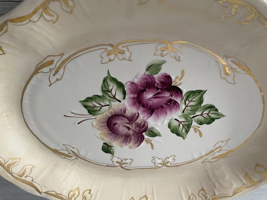 Керамічне блюдо з позолотою, вживане.