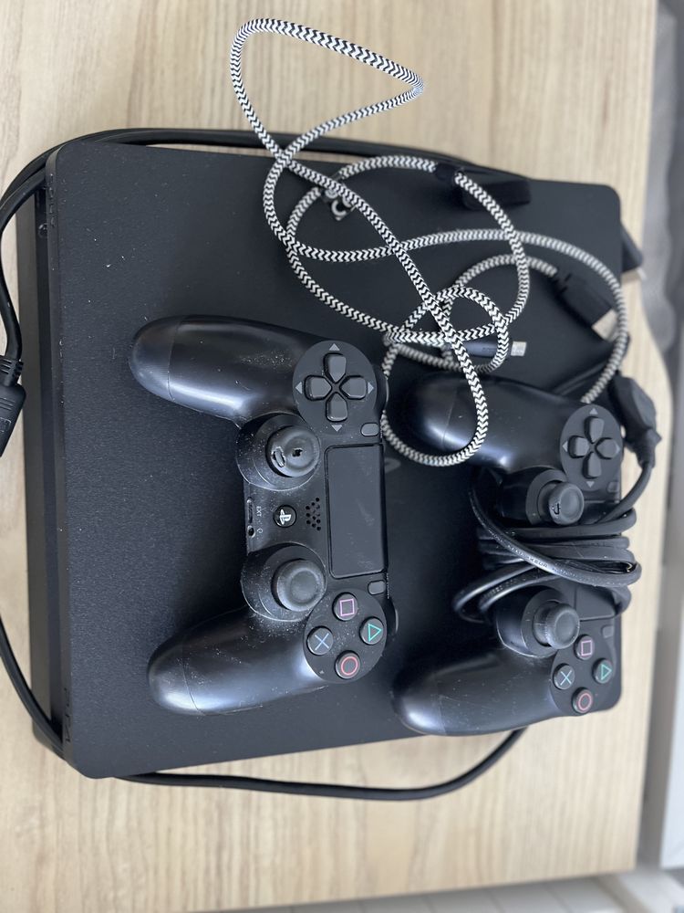 Play station 4 plus kontrolery slim 500gb
