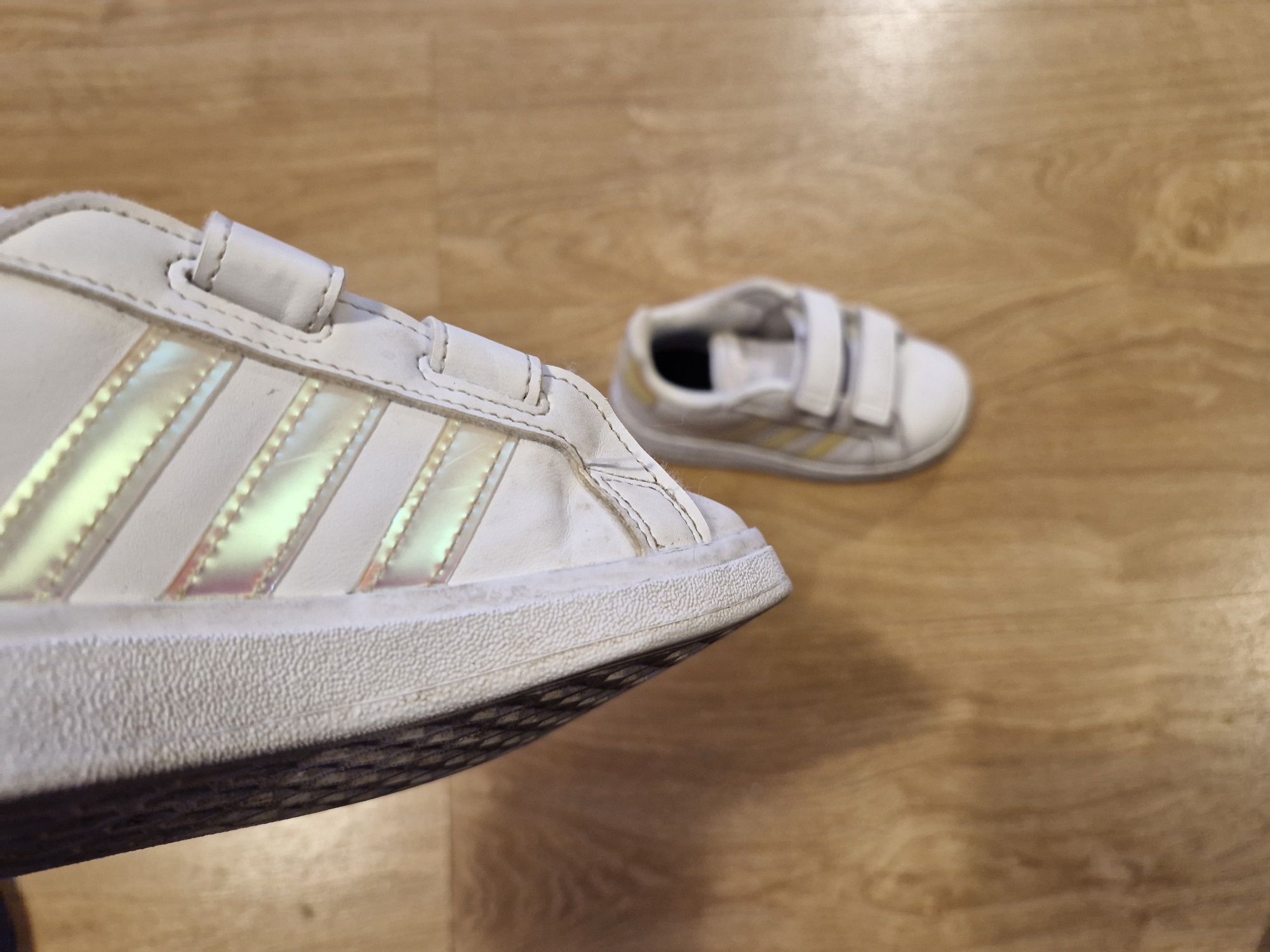 Ténis Adidas de menina 27