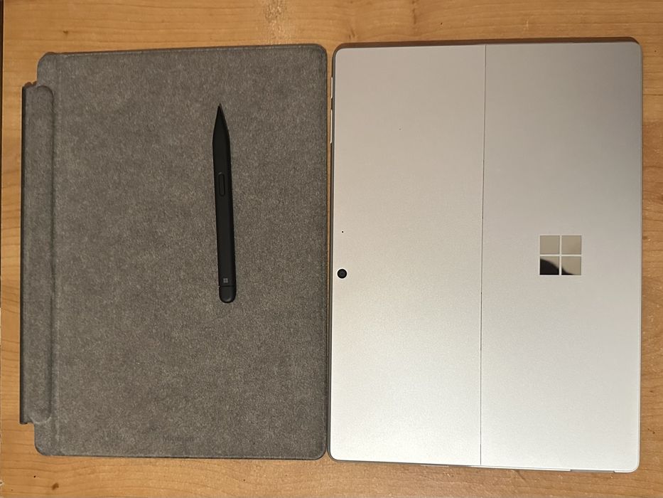 Microsoft Surface Pro 9 + Teclado + Caneta Surface | i5