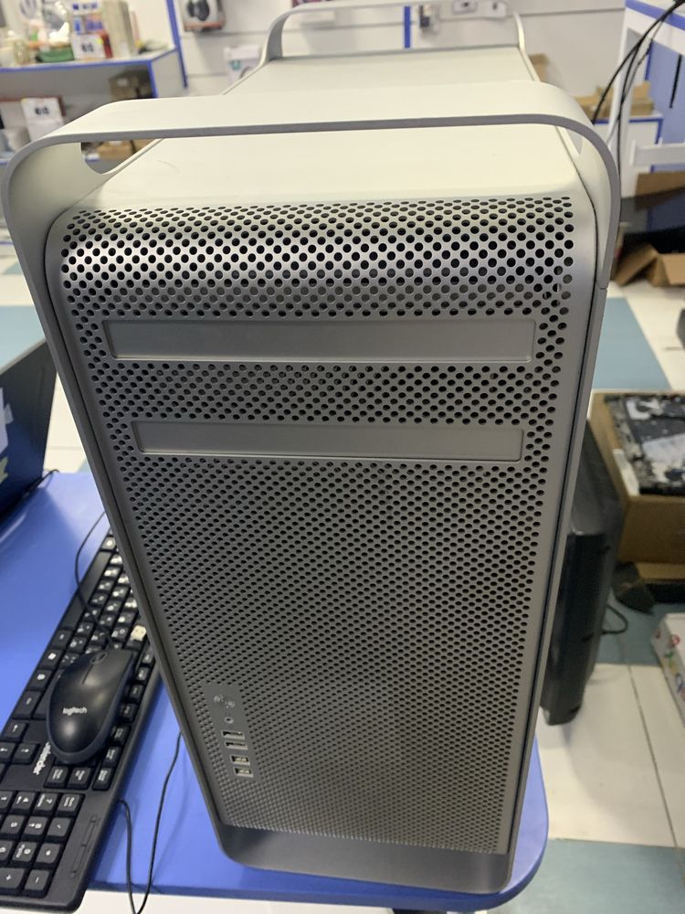 Apple Mac Pro Quad core Xeon 2.66 8gb 2tb