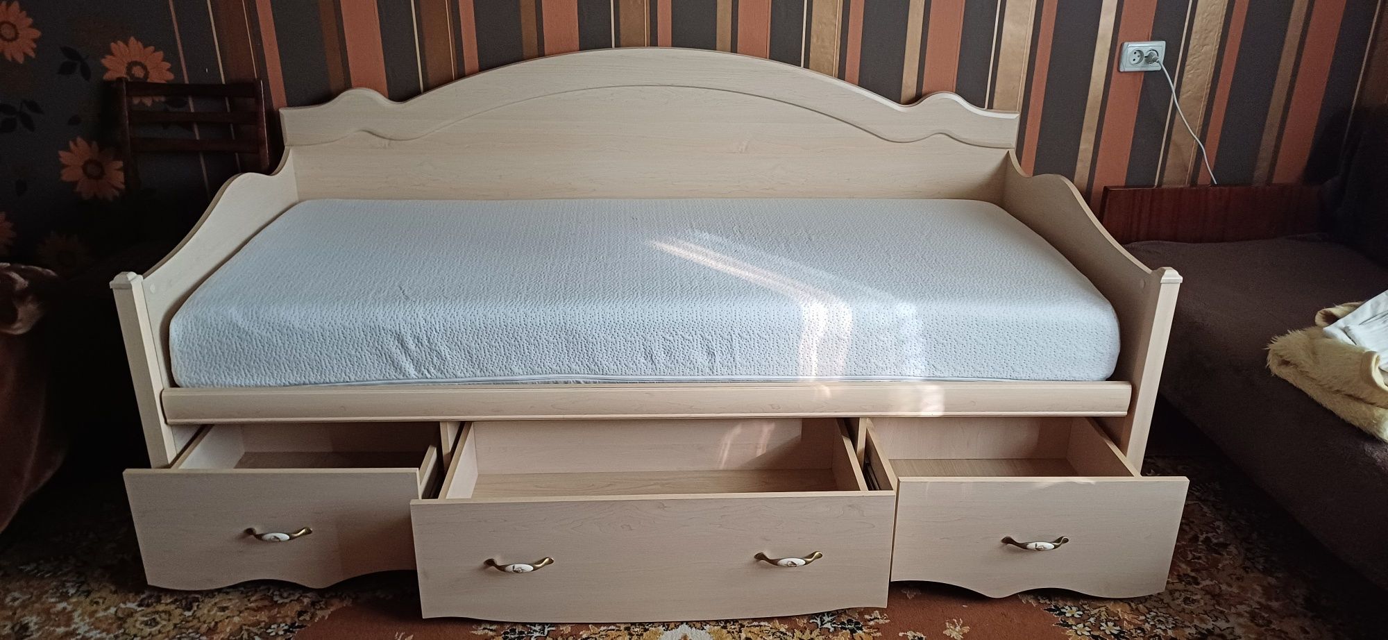 Кровать 90×200 с матрасом