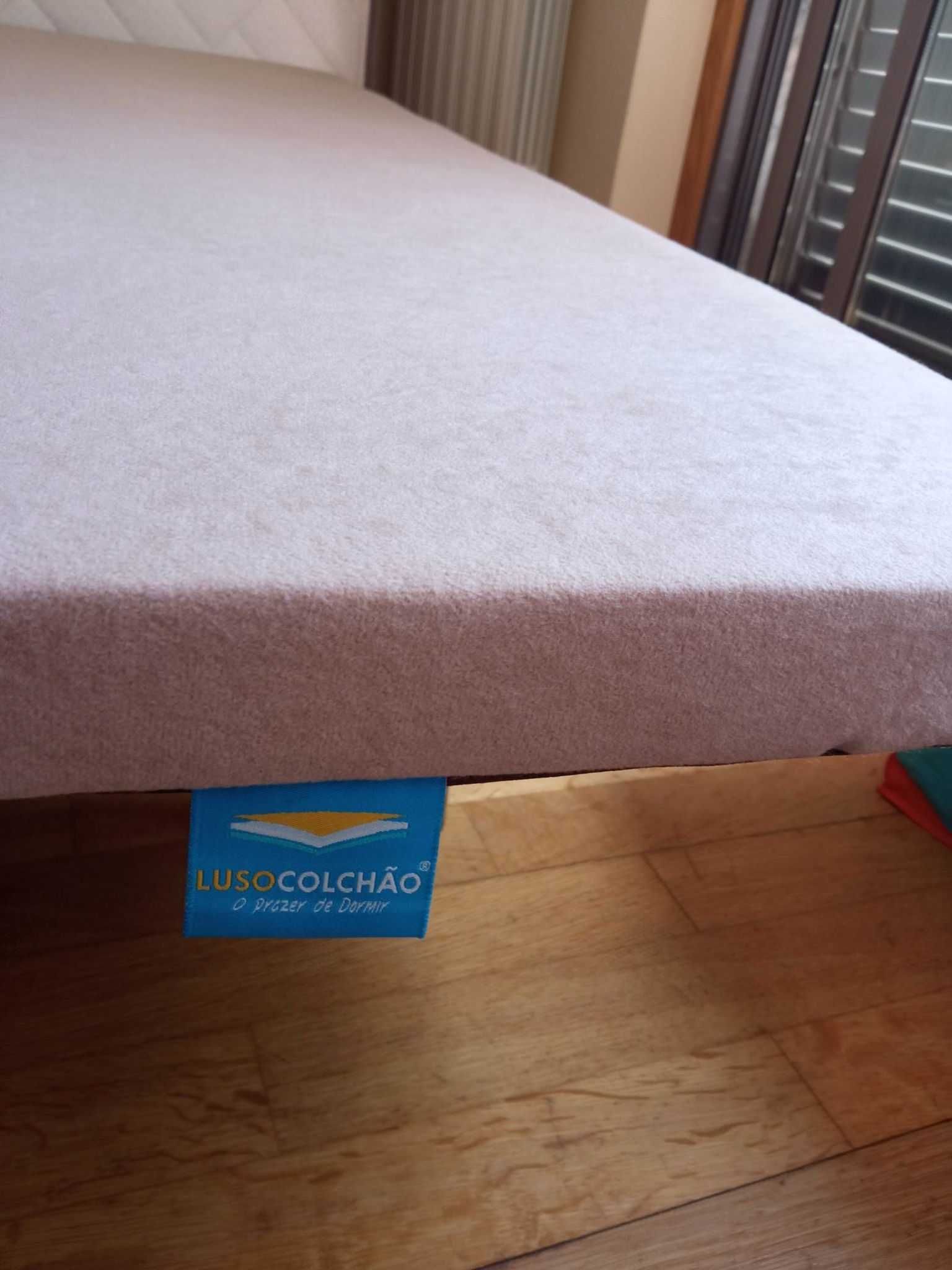 Duas camas com colchão 110x195 como novas