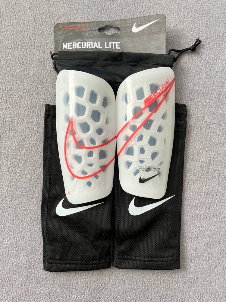 Футбольні щитки Nike Mercurial з сіткою