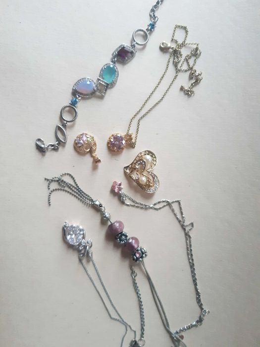 Продам комплект бижутерии б/у 7шт.