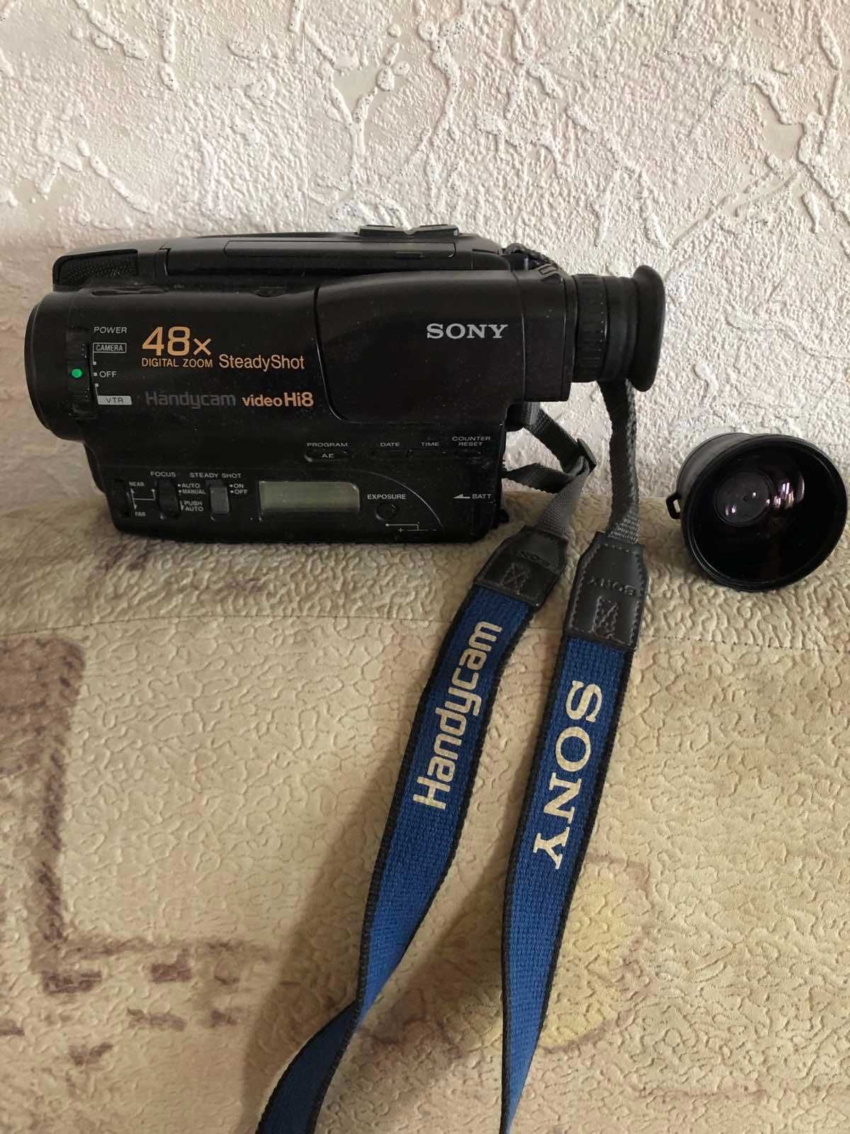 Продам японскую видеокамеру Sony Handycam CCD-TR750E