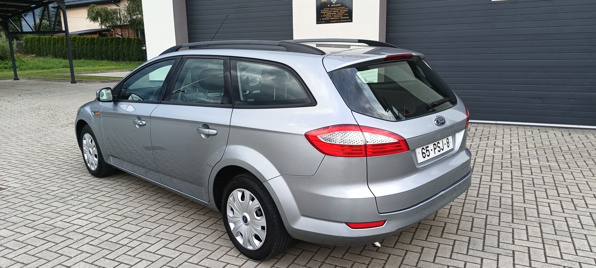 Sprzedam bardzo ładnego Forda Mondeo 1.6 benzyna sprowadzony z Holandi