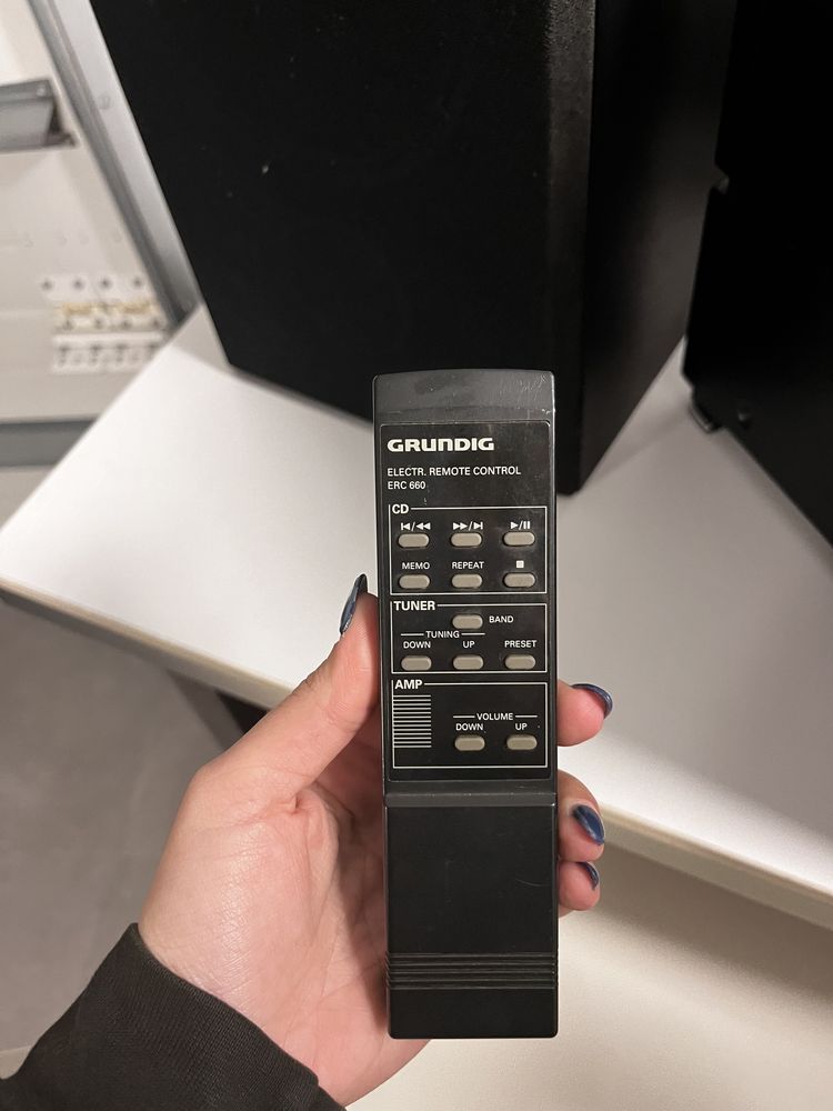 Aparelhagem grundig com gira discos, cassete e radio