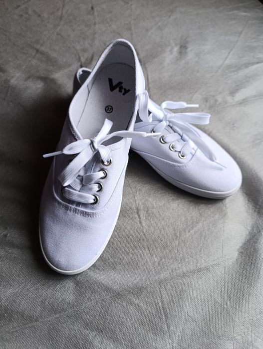 Взуття жіноче біле