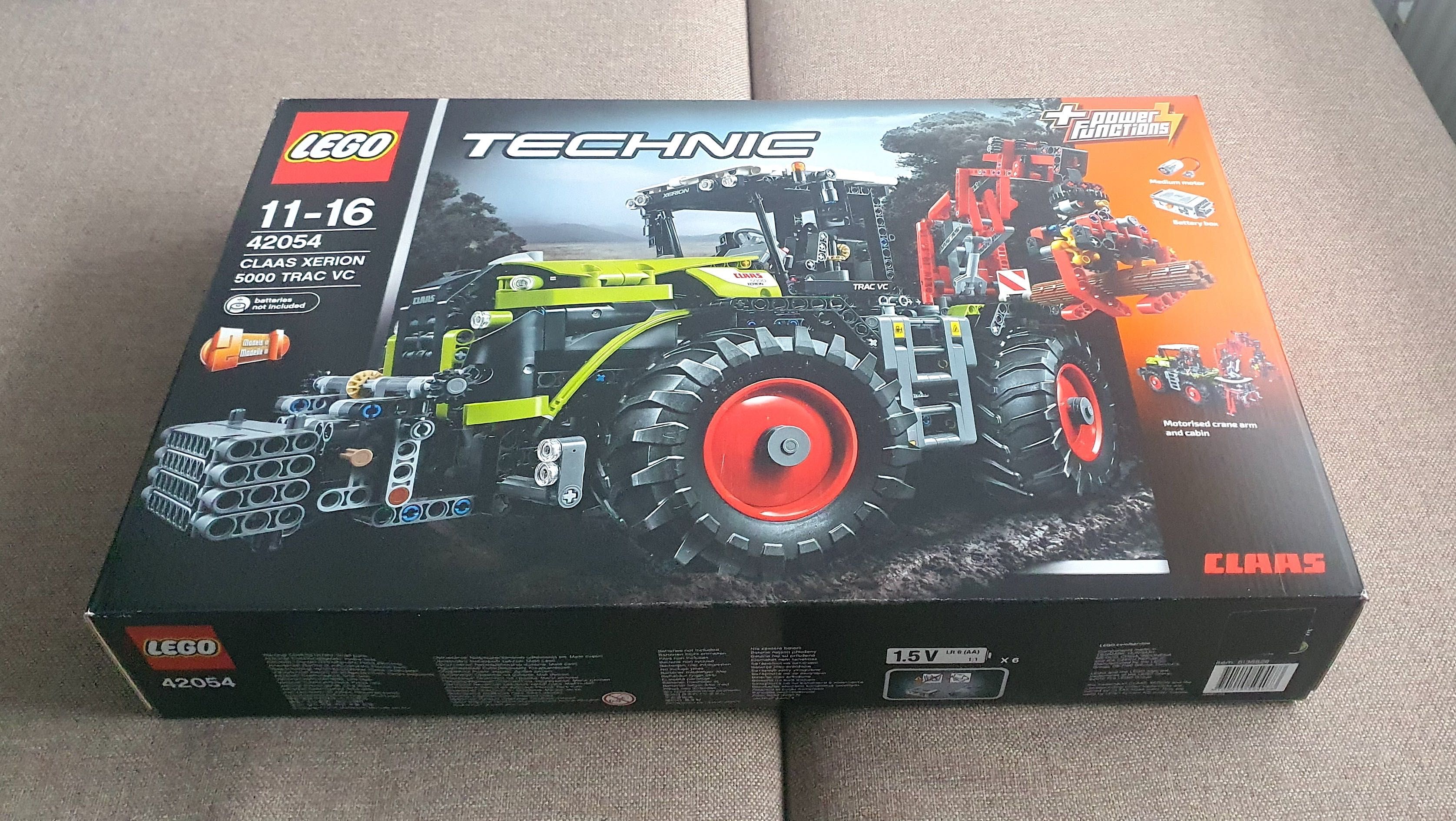 LEGO Technic 42054 - CLAAS XERION 5000 TRAC VC
